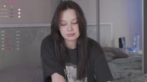 Snapshot of chillgirlll chatting on February 28, 5:41 am Nicole online show from February 28, 5:41 am