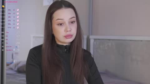 Snapshot of chillgirlll chatting on April 4, 5:06 am Nicole online show from April 4, 5:06 am