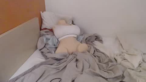 Snapshot of chillguy666 chatting on January 4, 8:39 am new toy online show from January 4, 8:39 am