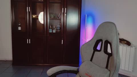 Bella online show from December 18, 9:04 am