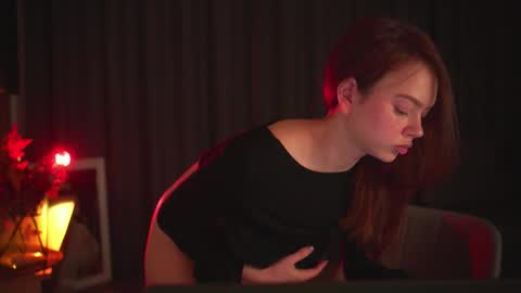 Snapshot of chillwithstacy chatting on December 17, 10:49 pm chillwithstacy online show from December 17, 10:49 pm