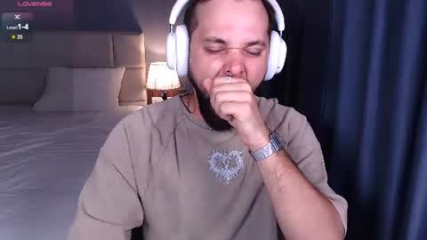 Snapshot of chilly__willy chatting on July 17, 1:56 am Mark online show from July 17, 1:56 am