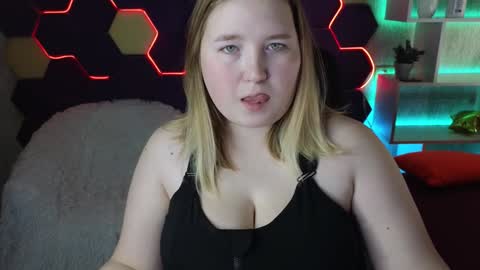 Snapshot of chimberwol chatting on February 6, 4:10 am Chim-Chim online show from February 6, 4:10 am