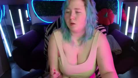 Snapshot of chimberwol chatting on November 20, 2:45 am Chim-Chim online show from November 20, 2:45 am