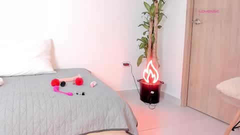 Snapshot of chinese_goddess chatting on March 12, 12:00 pm Schedule 7am to 2pm Col online show from March 12, 12:00 pm