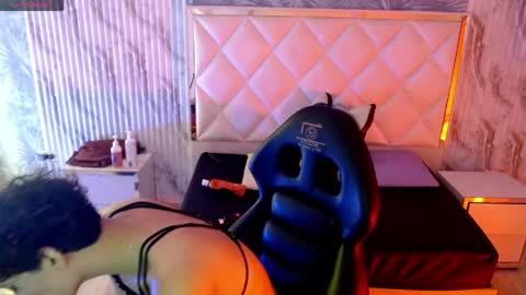 chipi_tay online show from March 25, 7:20 pm