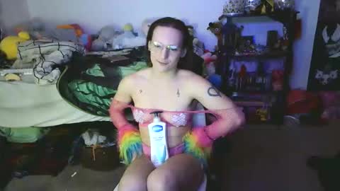 Snapshot of chippiesbedroom chatting on February 27, 6:57 am Chip 3 online show from February 27, 6:57 am