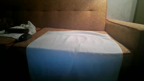 Snapshot of chippy70 chatting on February 9, 4:27 am chippy70 online show from February 9, 4:27 am