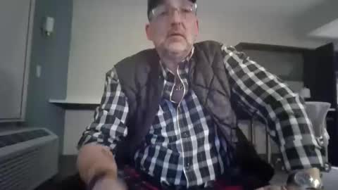 Snapshot of chippy70 chatting on February 17, 6:32 am chippy70 online show from February 17, 6:32 am