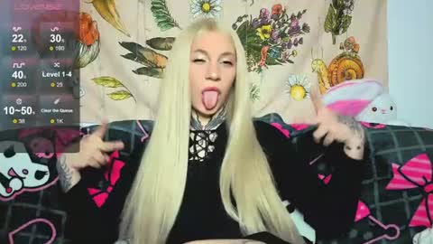 Snapshot of chl0echerry chatting on June 12, 7:13 pm Chloe INDEPENDENT MODEL online show from June 12, 7:13 pm