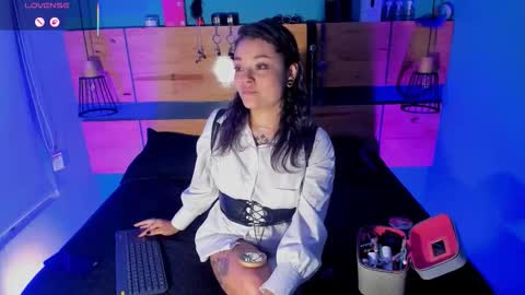 Chloeallennn  online show from March 12, 2:01 pm