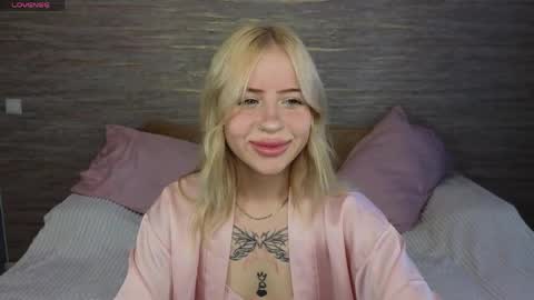 Snapshot of chloe_1dream chatting on June 7, 2:48 am Chloe online show from June 7, 2:48 am