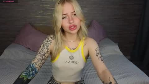 Snapshot of chloe_1dream chatting on June 8, 12:49 pm Chloe online show from June 8, 12:49 pm