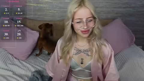 Snapshot of chloe_1dream chatting on June 22, 1:08 pm Chloe online show from June 22, 1:08 pm