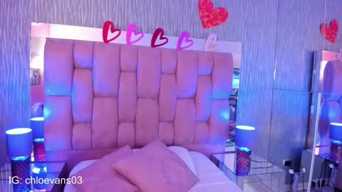 Snapshot of chloe__evans_ chatting on September 24, 11:35 am Chloe online show from September 24, 11:35 am