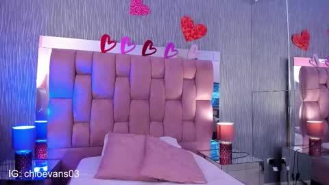 Snapshot of chloe__evans_ chatting on September 30, 11:37 am Chloe online show from September 30, 11:37 am