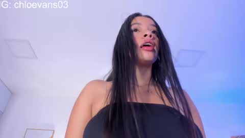 Snapshot of chloe__evans_ chatting on November 21, 11:42 am Chloe online show from November 21, 11:42 am