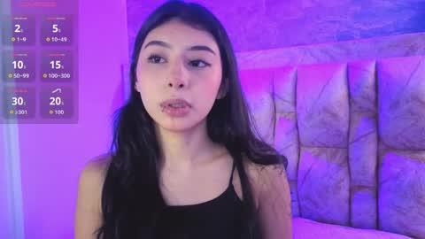 Snapshot of chloe_bluee_ chatting on June 9, 11:33 am chloe_bluee_ online show from June 9, 11:33 am