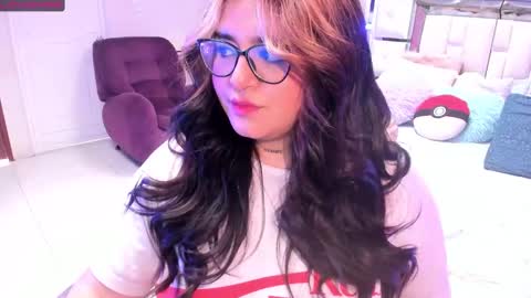 Snapshot of chloe_bonnet chatting on December 7, 6:48 pm chloe bonnet Connection Monday to Saturday 3 pm Chicago INDEPENDENT MODEL . online show from December 7, 6:48 pm