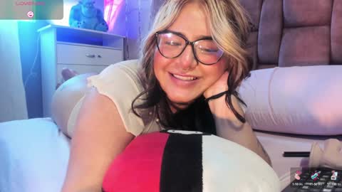 Snapshot of chloe_bonnet chatting on January 11, 10:18 pm chloe bonnet Connection Monday to Saturday 3 pm Chicago INDEPENDENT MODEL . online show from January 11, 10:18 pm