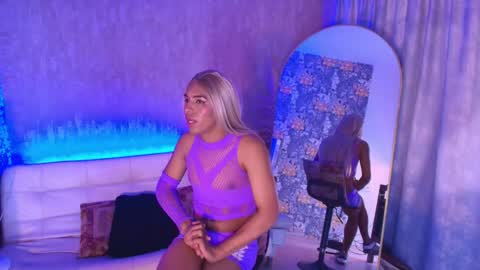 Snapshot of chloe_bronze chatting on May 20, 7:31 pm Chloe online show from May 20, 7:31 pm