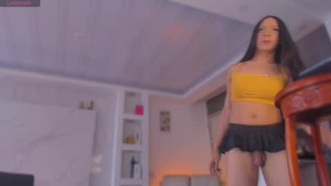 chloe_cooperr online show from March 22, 12:41 pm