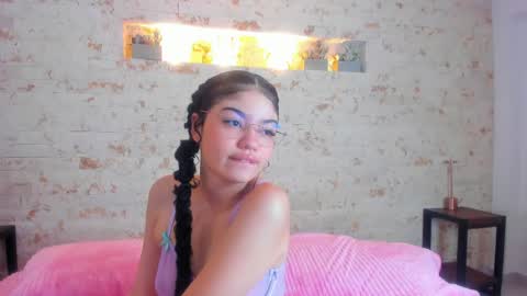 chloe online show from May 23, 10:19 am