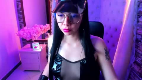Chloe online show from July 1, 11:45 am