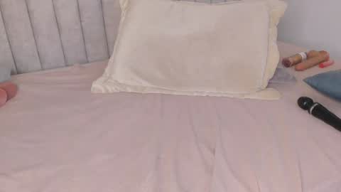 Chloe online show from January 6, 1:30 pm