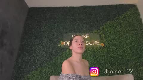 Snapshot of chloe_dee_ chatting on September 20, 11:55 am Chloe online show from September 20, 11:55 am