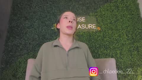 Snapshot of chloe_dee_ chatting on September 24, 12:08 pm Chloe online show from September 24, 12:08 pm