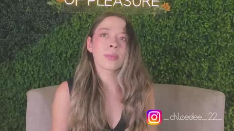 Snapshot of chloe_dee_ chatting on October 2, 12:45 pm Chloe online show from October 2, 12:45 pm