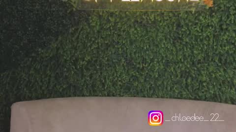 Snapshot of chloe_dee_ chatting on October 17, 11:24 am Chloe online show from October 17, 11:24 am