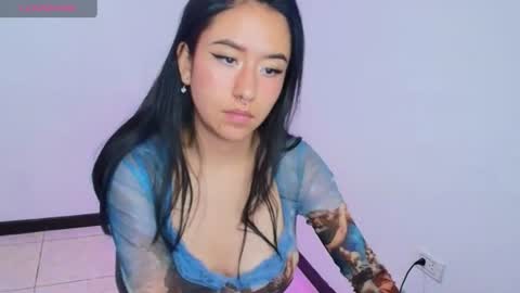 Snapshot of chloe_desire11 chatting on June 22, 11:18 am chloe_desire11 online show from June 22, 11:18 am