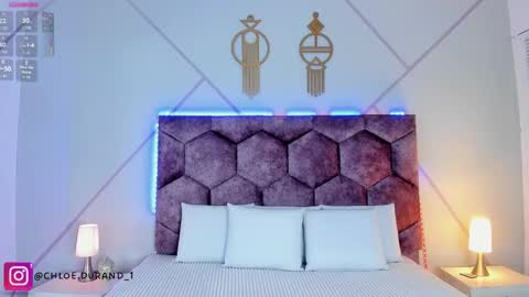 chloe_durand_ online show from September 17, 8:10 pm