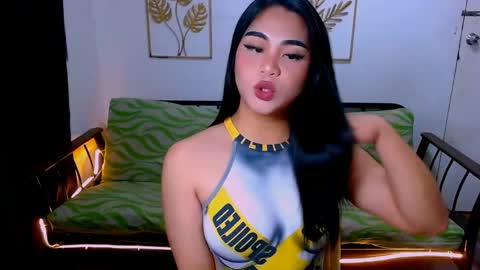 Snapshot of chloe_elsher chatting on May 3, 12:00 pm Ts Chloeeeeee online show from May 3, 12:00 pm
