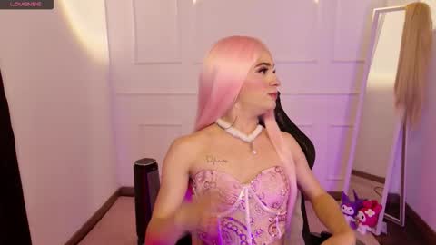 Snapshot of chloe_embeer chatting on November 14, 11:42 am Chloe online show from November 14, 11:42 am