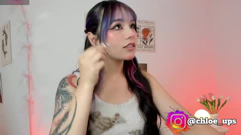 Snapshot of chloe_evans12 chatting on April 12, 4:28 am Chloe online show from April 12, 4:28 am
