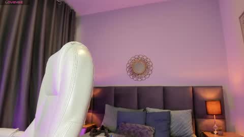 Snapshot of chloe_fischer chatting on July 7, 6:45 pm Chloe online show from July 7, 6:45 pm