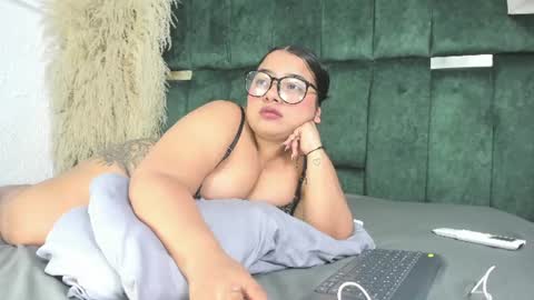 Snapshot of chloe_jackson25 chatting on July 1, 7:13 pm Chloe online show from July 1, 7:13 pm