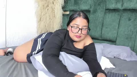 Snapshot of chloe_jackson25 chatting on July 2, 7:09 pm Chloe online show from July 2, 7:09 pm
