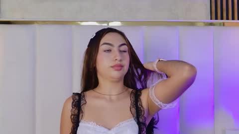 Chloe  online show from November 24, 9:25 pm