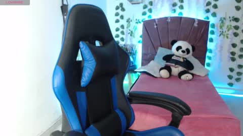  CHLOE online show from October 21, 8:31 pm