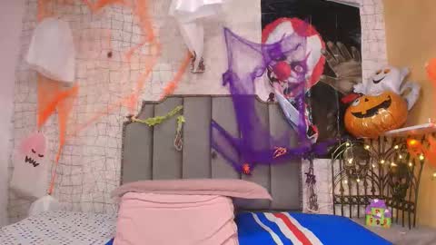 Snapshot of chloe_leroy chatting on October 28, 11:58 am chloe_leroy online show from October 28, 11:58 am