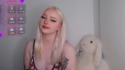 Chloe Levine online show from September 20, 10:00 pm