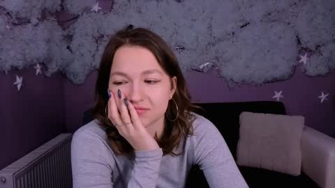 chloe_ley online show from March 30, 9:10 am