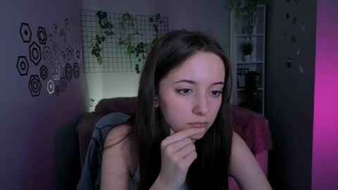 Snapshot of chloe_ley chatting on April 14, 12:11 pm chloe_ley online show from April 14, 12:11 pm