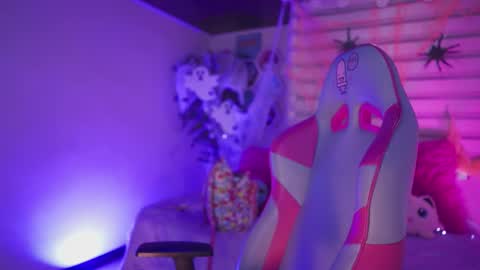 CLOE  online show from October 22, 8:52 pm