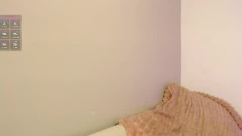 Snapshot of chloe_peach_ chatting on April 21, 12:22 pm chloe_peach_ online show from April 21, 12:22 pm