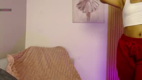 Snapshot of chloe_peach_ chatting on April 24, 1:35 pm chloe_peach_ online show from April 24, 1:35 pm